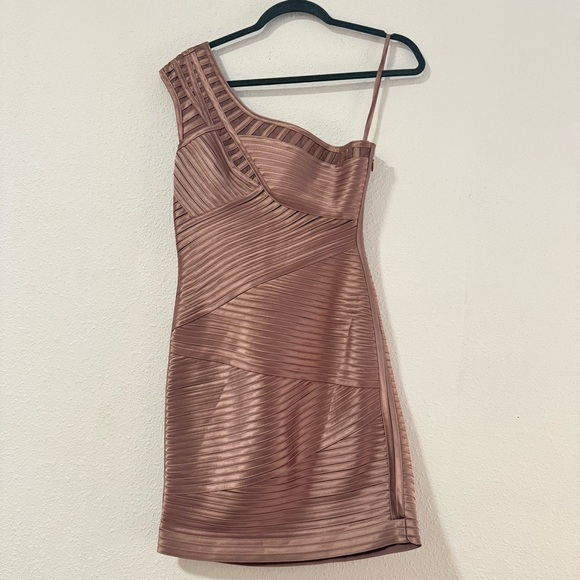 BCBGMAXAZRIA Eden One Shoulder Dusty Rose Pink Bodycon Bandage Dress Size 6 - Picture 3 of 12